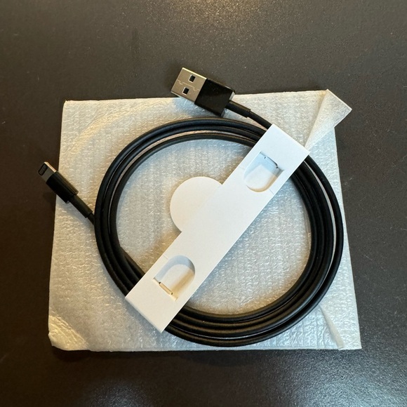 Beats Pill Plus Portable Wireless Speaker - Stereo Bluetooth - Picture 5 of 9